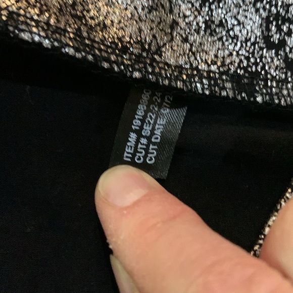 EUC torrid size 4 black metallic silver leggings - Picture 4 of 4